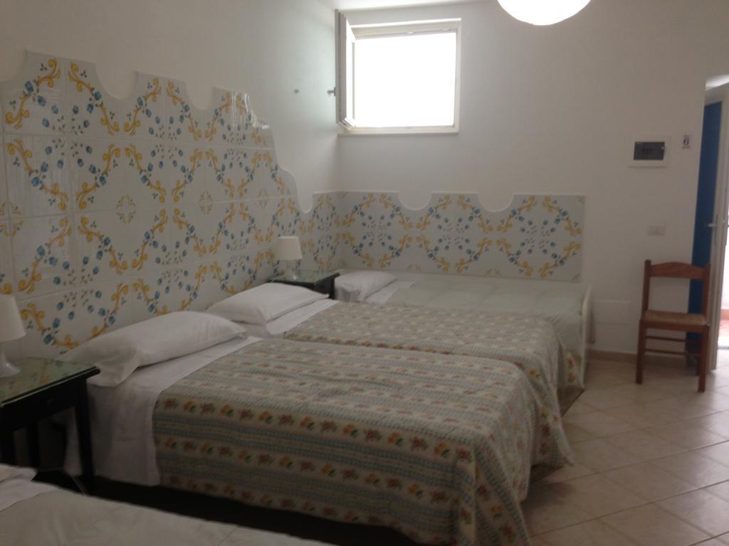 Hotel 4 Stagioni كابري الغرفة الصورة